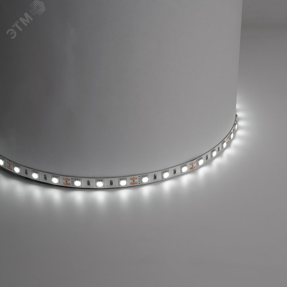 Лента светодиодная LEDх60/м 5м 14.4w/m 12в IP65 тепло-белый/на белом основании LS607 теп-бел. FERON - превью